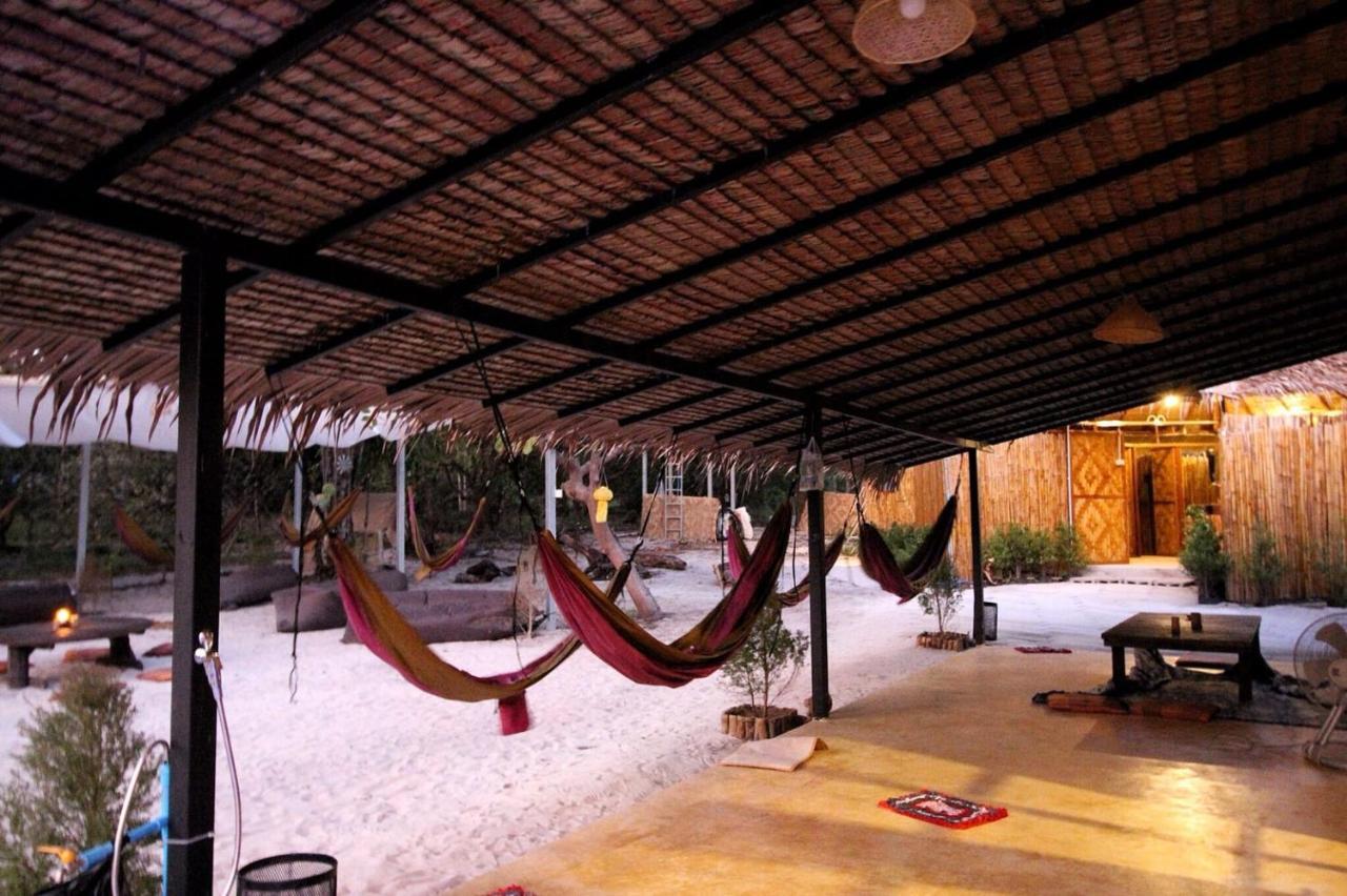 Tropical Hostel Koh Phayam Esterno foto